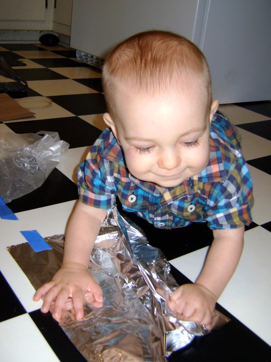 Kitchen Crinkle {Playing With Baby, Day 3} - finddailyjoy.com