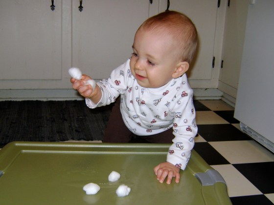 Cotton Ball Squish {Playing With Baby, Day 5} - finddailyjoy.com