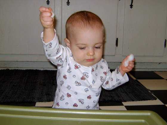 Cotton Ball Squish {Playing With Baby, Day 5} - finddailyjoy.com