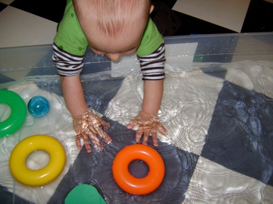 Water Sensory Bin {Playing With Baby, Day 6} - finddailyjoy.com
