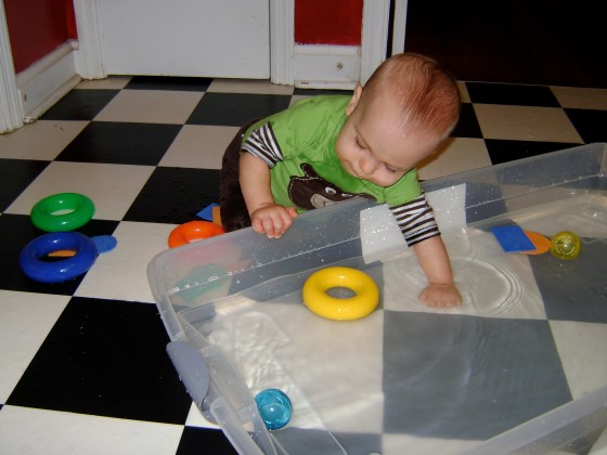 Water Sensory Bin {Playing With Baby, Day 6} - finddailyjoy.com
