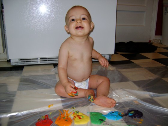 Sweet Smelling Finger Paint {Playing With Baby, Day 13} - finddailyjoy.com
