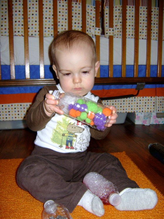 Discovery Bottles {Playing With Baby, Day 16} - finddailyjoy.com