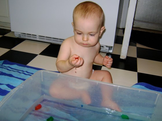 Ice Cube Chase {Playing With Baby, Day 17} - finddailyjoy.com