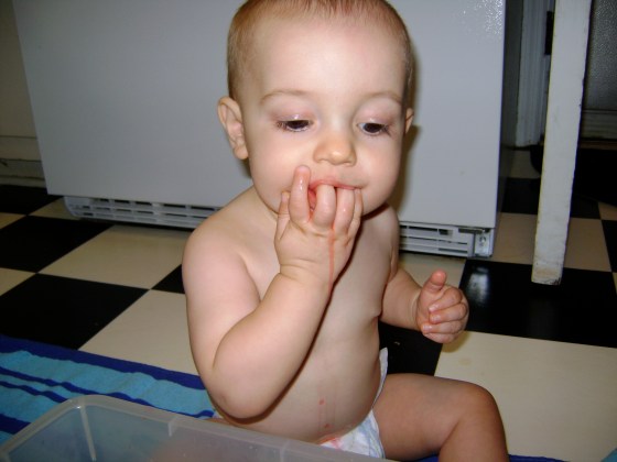 Ice Cube Chase {Playing With Baby, Day 17} - finddailyjoy.com