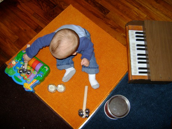 DSC05119Making Music {Playing With Baby, Day 18} - finddailyjoy.com