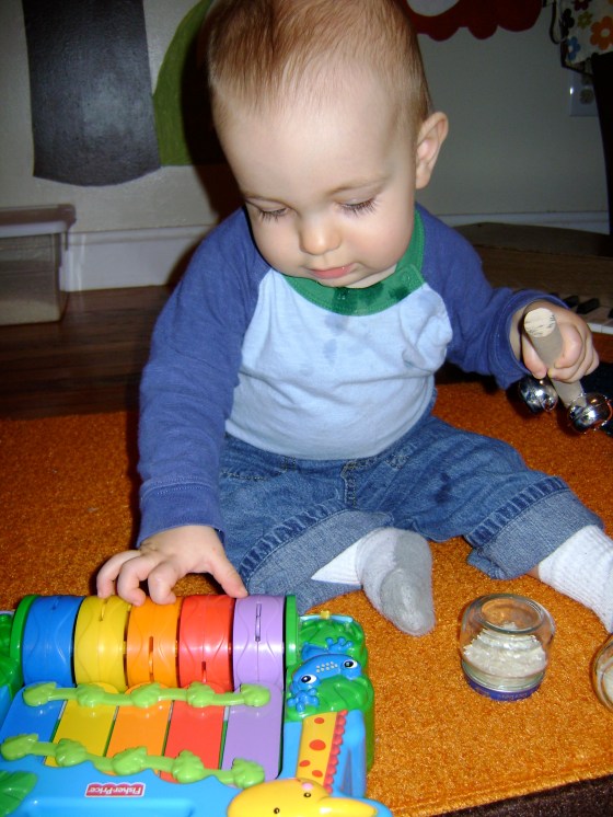 Making Music {Playing With Baby, Day 18} - finddailyjoy.com