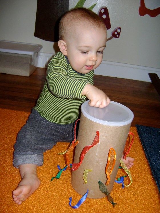 Ribbon Pull {Playing With Baby, Day 20} - finddailyjoy.com