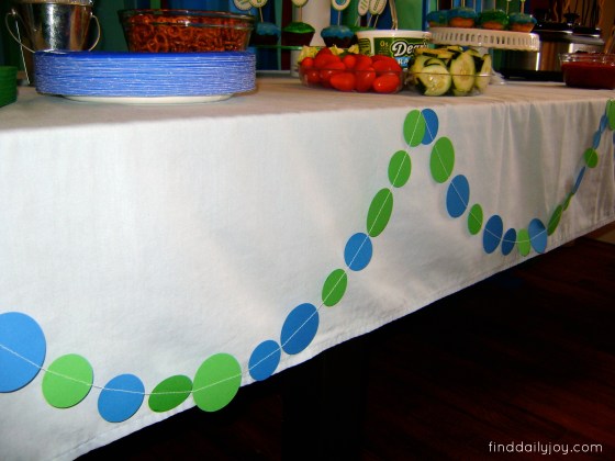 Paper Garland {Tutorial} - finddailyjoy.com