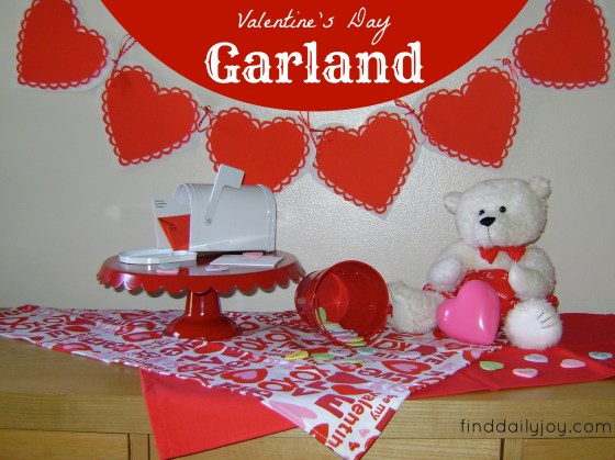 Valentine's Day Garland {Tutorial} - finddailyjoy.com