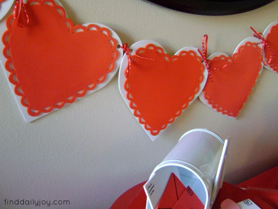 Valentine's Day Garland {Tutorial} - finddailyjoy.com