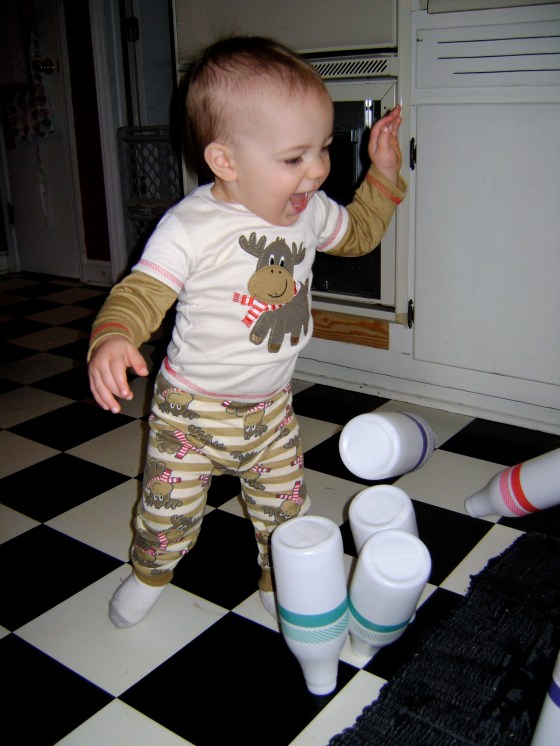 Washi Tape Bowling Pins {Tutorial} - finddailyjoy.com