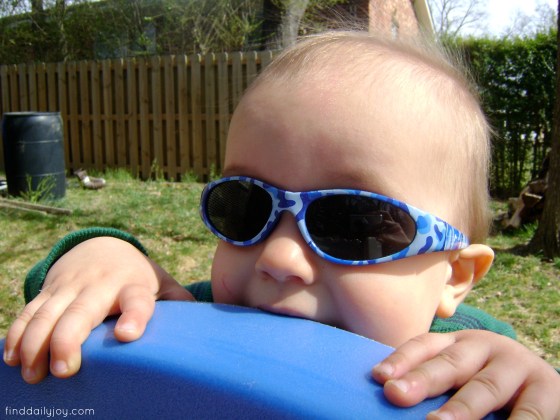 Make Your Own Baby Sunglasses Strap {Tutorial} - finddailyjoy.com