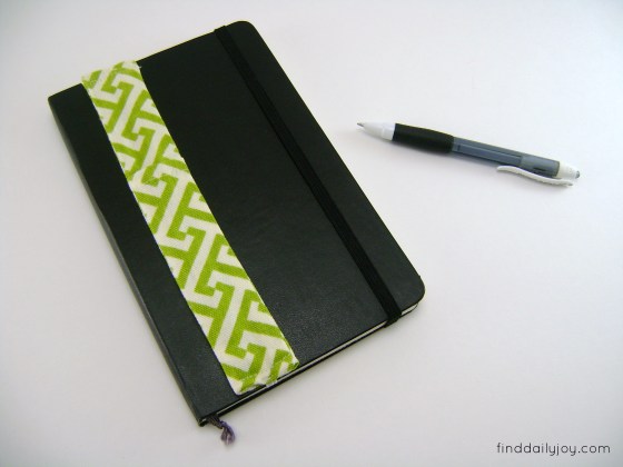 Pinterest Project - Notebook Pen Holder - finddailyjoy.com