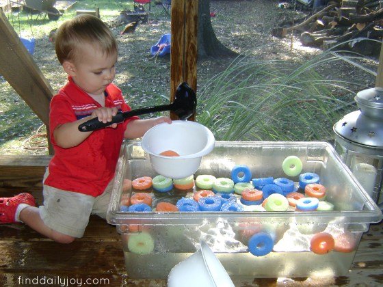 Froot Loops Water Sensory Bin {Playing With Toddler} - finddailyjoy.com