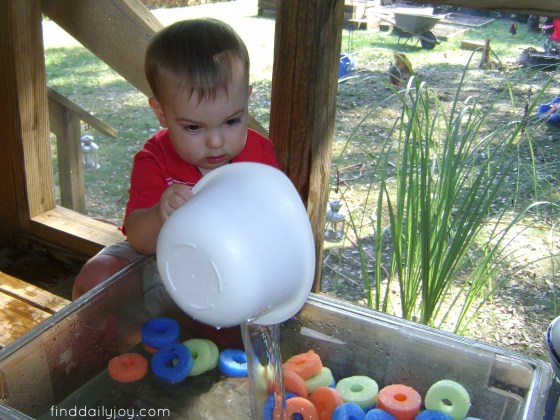 Froot Loops Water Sensory Bin {Playing With Toddler} - finddailyjoy.com